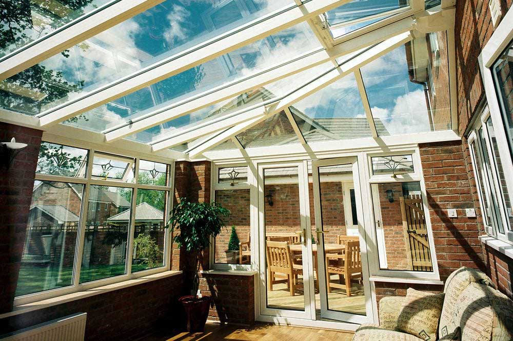5 Reasons To Install A Glass Extension